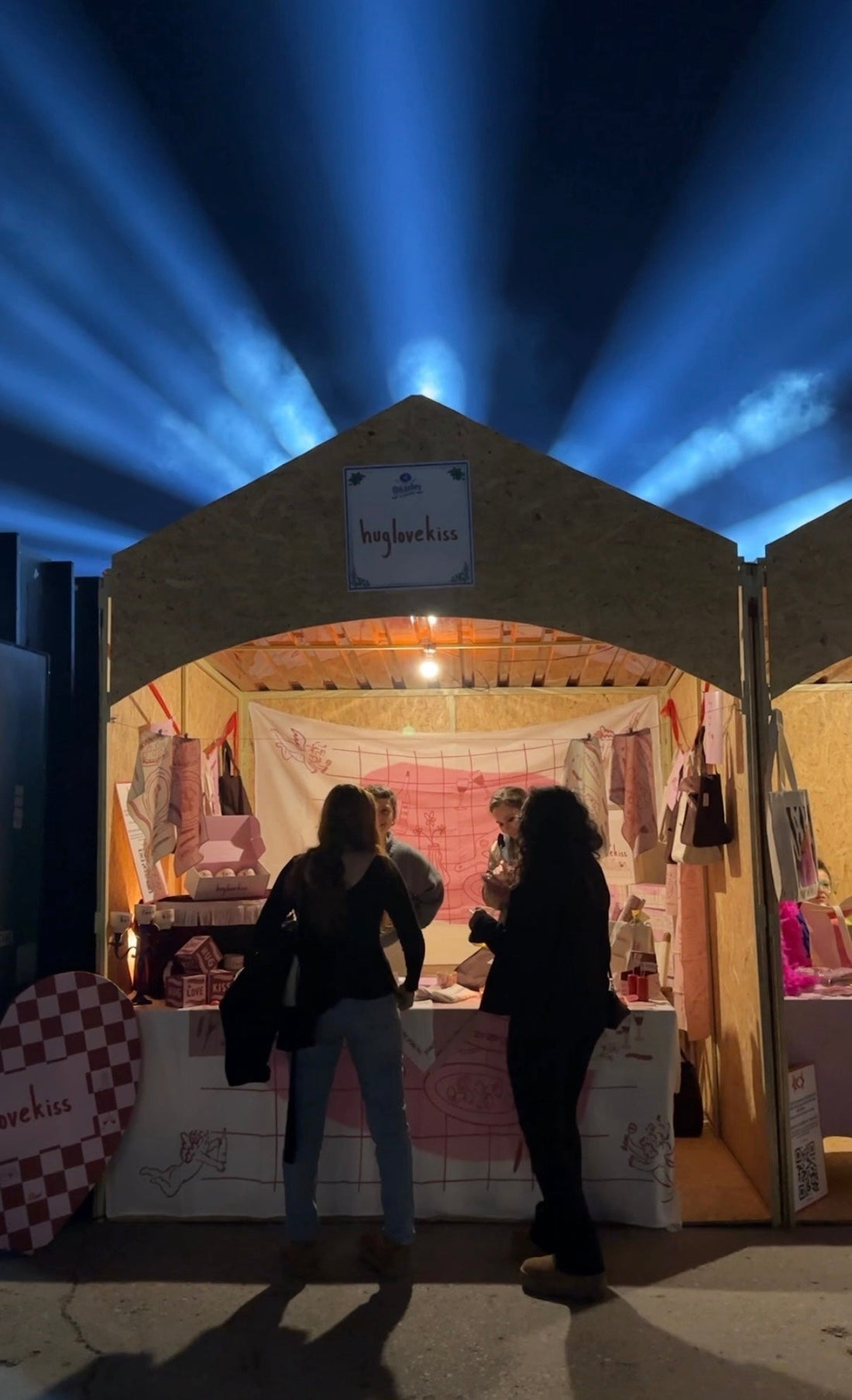 Oktober in Istanbul’da HugLoveKiss Rüzgârı